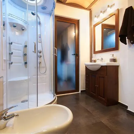 Casa Aina, 15 * Польєнса